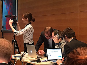 Soziale Medien in der Praxis: Livestream auf Youtube vom WÖM2-Workshop - mit technischen Problemen. (Foto: Tobias Maier)